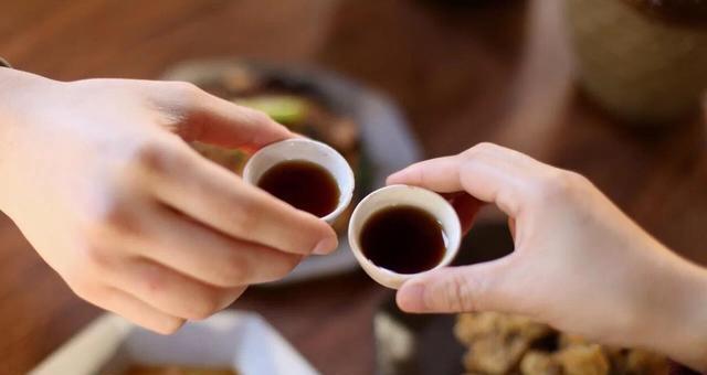 黄酒的多功能用途（浇花、烹饪、保健皆宜）