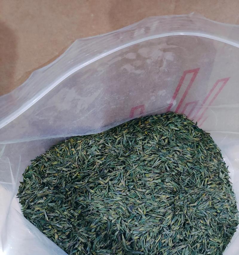 品尝绿杨春，品味峨眉山的茶文化（探寻绿杨春的茶叶特点与制作工艺）