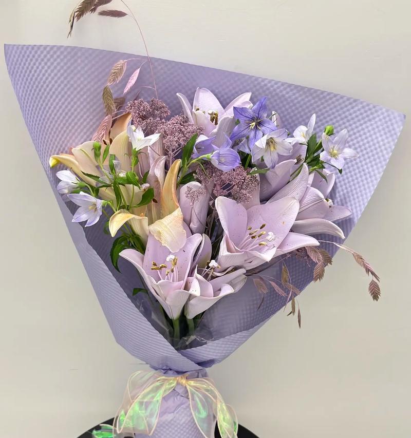 如何养护鲜花玫瑰花束（提供专业的玫瑰花束养护技巧，让鲜花更加持久美丽）