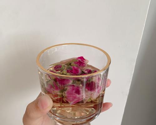 如何制作玫瑰干花——保存美丽永恒的花香（简单步骤教你制作玫瑰干花，让你的花束永久持香）